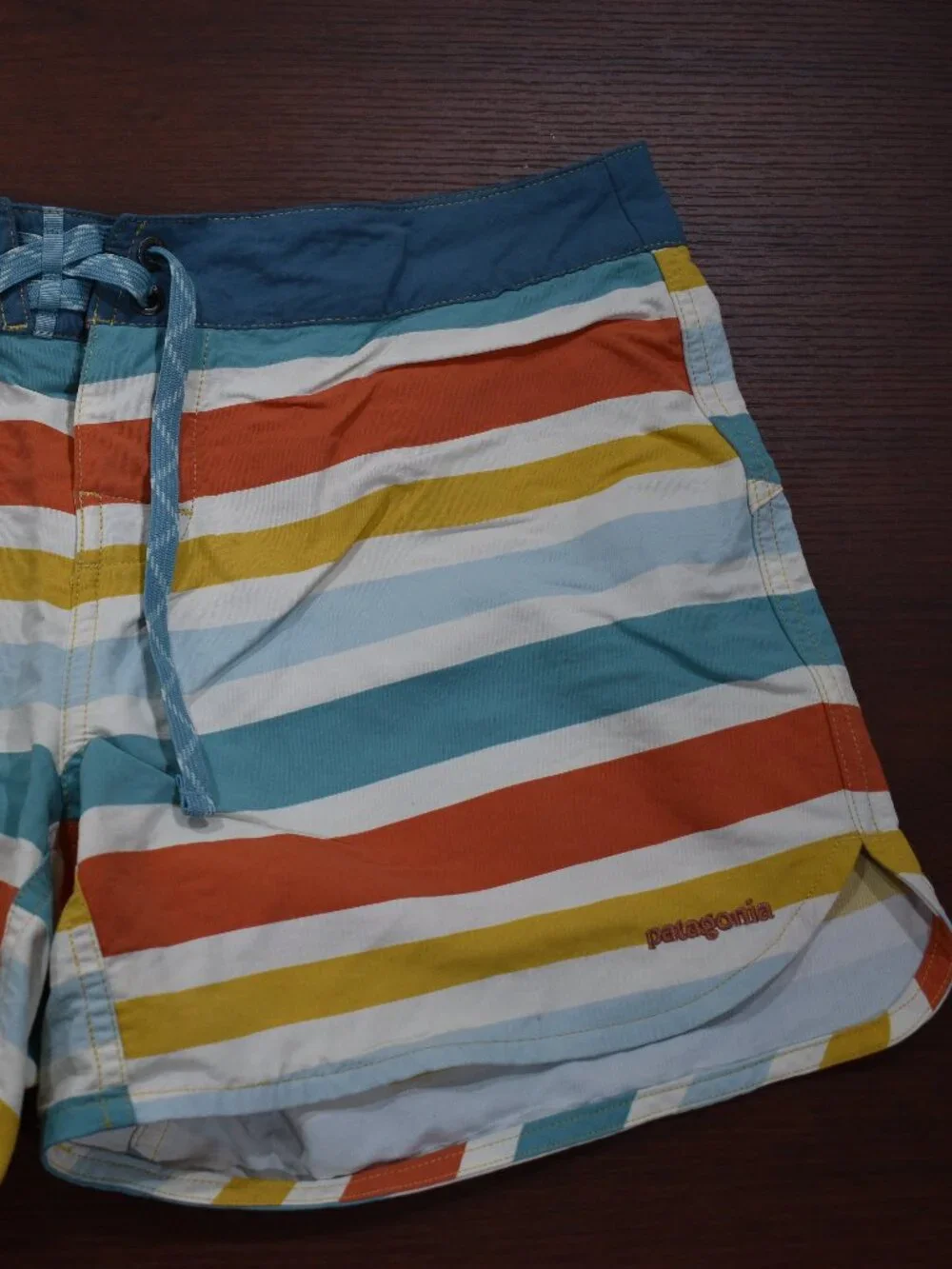 Patagonia Women’s Wavefarer Boardshorts 5” – Striped – Size 10 - Picture 2 of 5